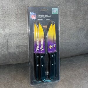 NWT.  NFL Minnesota Vikings 4 piece steak knife set.